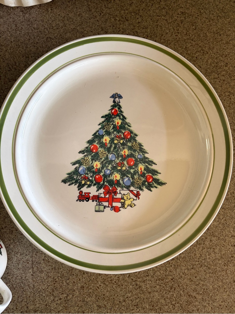 Spode Christmas Tree Dinner Plates with cups set of 8